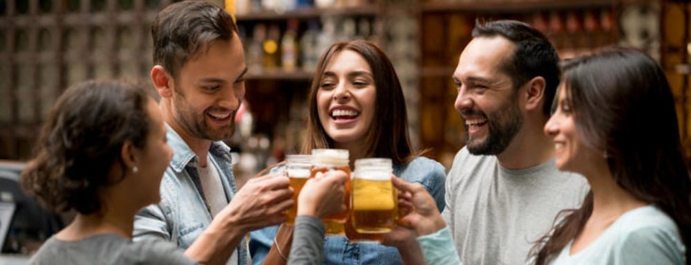 diferencia entre bebedor social y alcohólico
