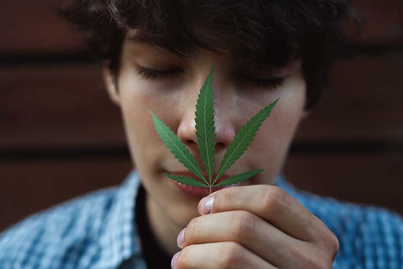 adolescentes que fuman marihuana