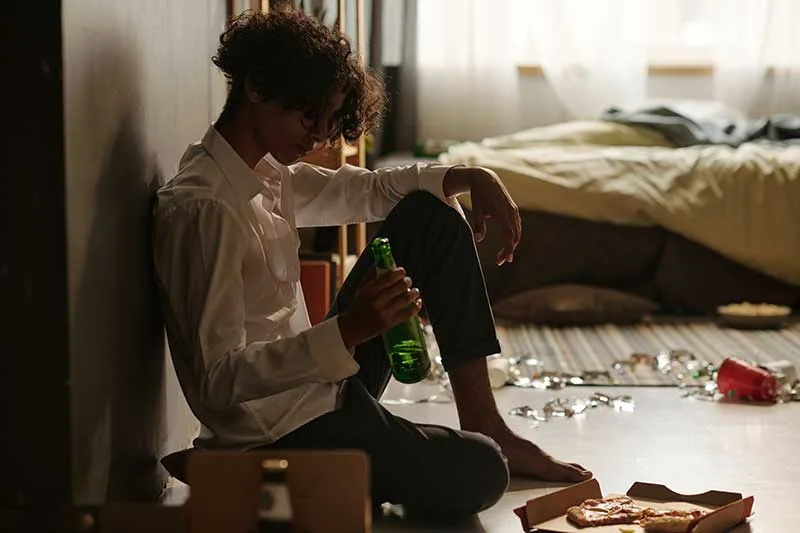 Supera el enamoramiento con el alcohol y Tranquimazín